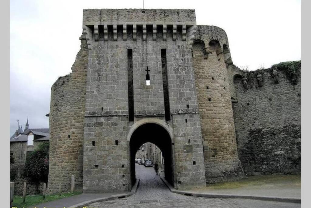 Charmant T1 Au Coeur Du Centre Historique De Dinan Esterno foto